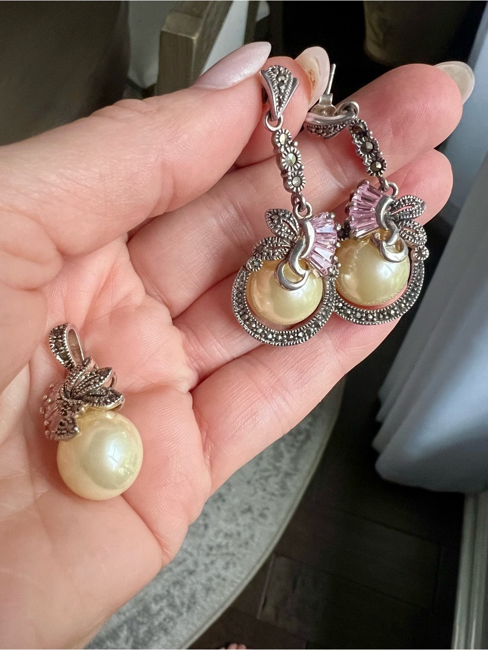 Pink Crystal & Pearl Drop Necklace & earrings Antique Silver Tone - Picture 2 of 3